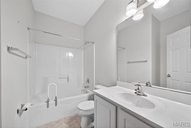 2140 Hawks Landing Drive, Lake St Louis, MO 63367