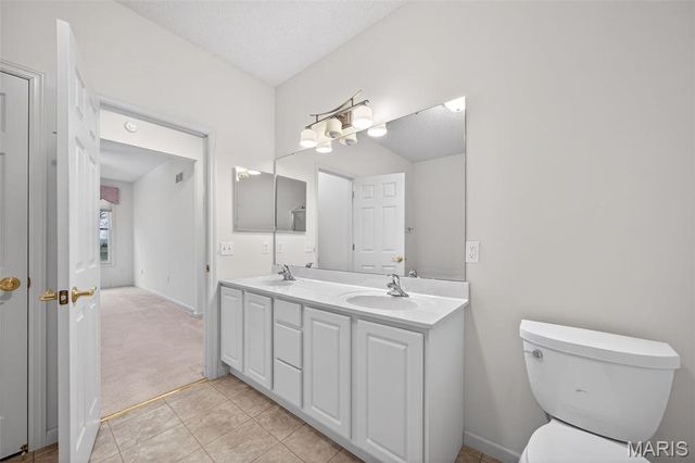 2140 Hawks Landing Drive, Lake St Louis, MO 63367