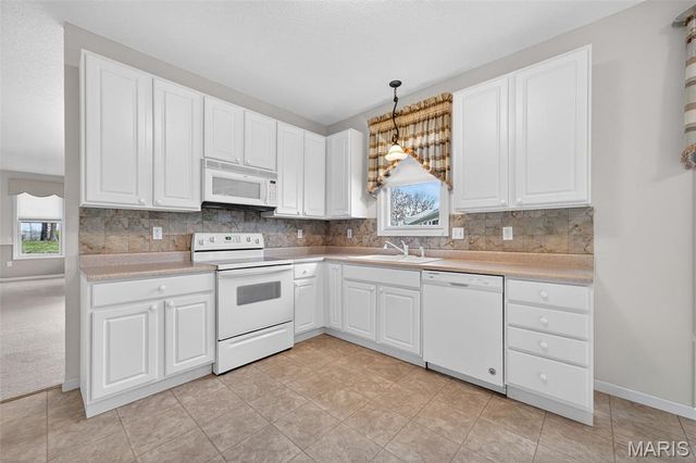 2140 Hawks Landing Drive, Lake St Louis, MO 63367