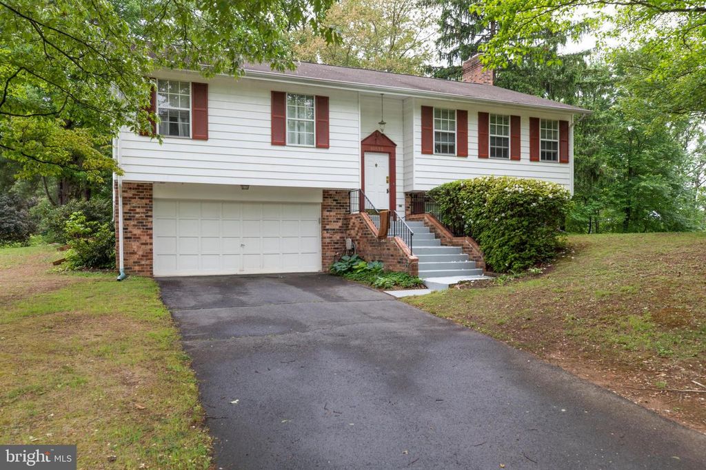 10535 BREVITY DR, Great Falls, VA 22066