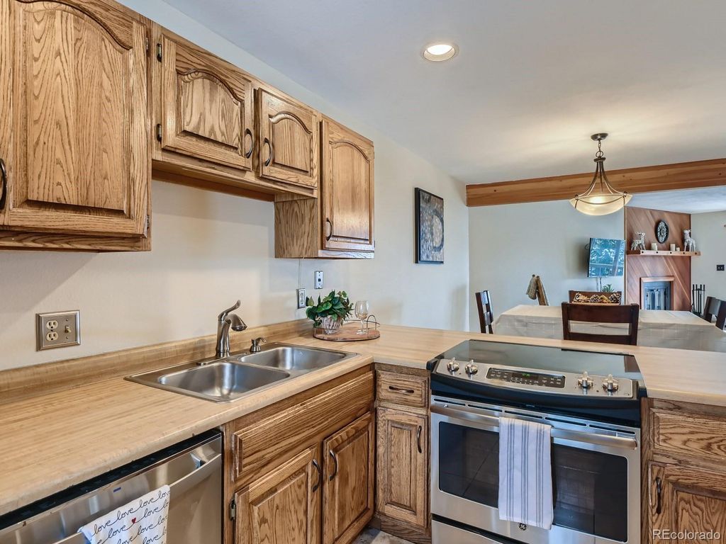 Image 7 of property listing at 94300 Ryan Gulch Road 94402, Silverthorne, CO 80498