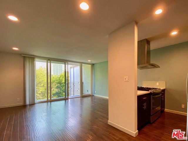 1920 Hillcrest Road 12, Los Angeles, CA 90068