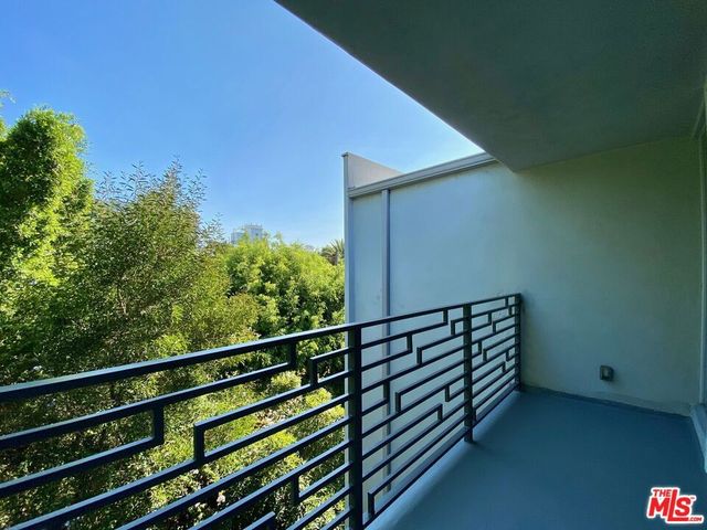 1920 Hillcrest Road 12, Los Angeles, CA 90068