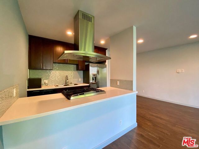 1920 Hillcrest Road 12, Los Angeles, CA 90068