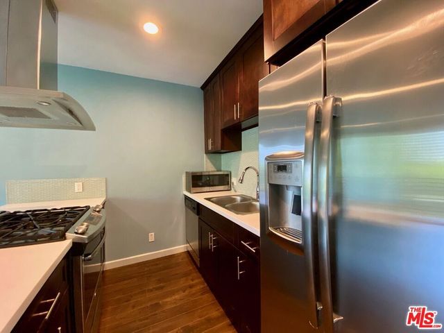 1920 Hillcrest Road 12, Los Angeles, CA 90068