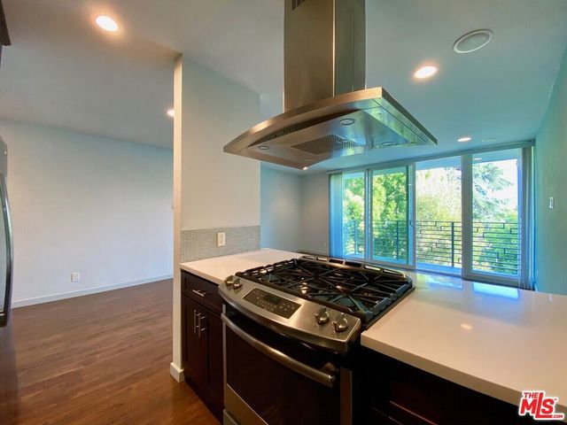 1920 Hillcrest Road 12, Los Angeles, CA 90068