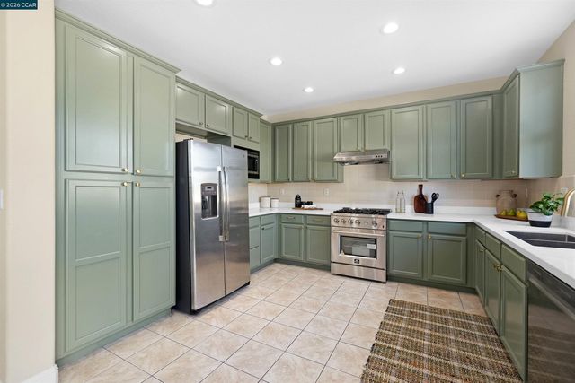 1012 Salt Spray Ter, Hercules, CA 94547