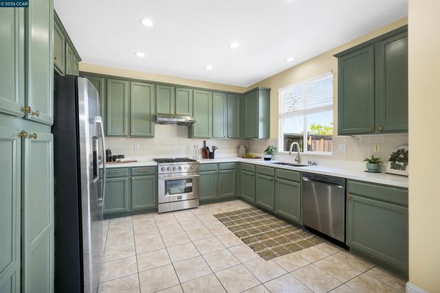 1012 Salt Spray Ter, Hercules, CA 94547