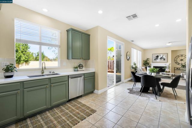 1012 Salt Spray Ter, Hercules, CA 94547