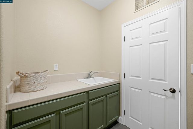 1012 Salt Spray Ter, Hercules, CA 94547