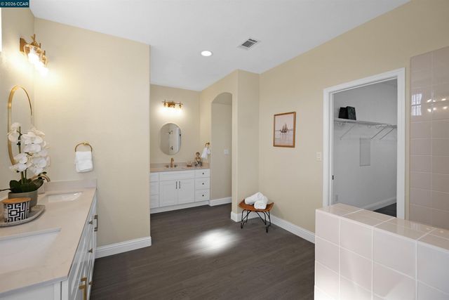 1012 Salt Spray Ter, Hercules, CA 94547