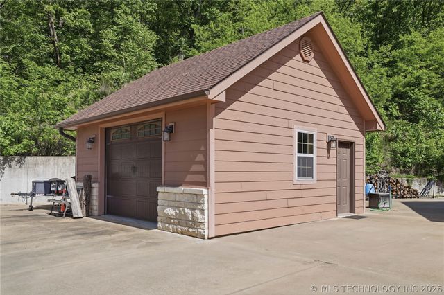 452316 E 953 Road, Vian, OK 74962