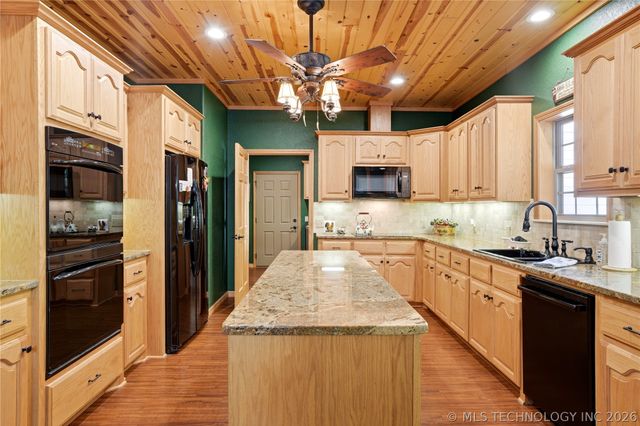 452316 E 953 Road, Vian, OK 74962