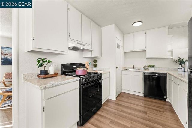 4137 West St, Oakland, CA 94608