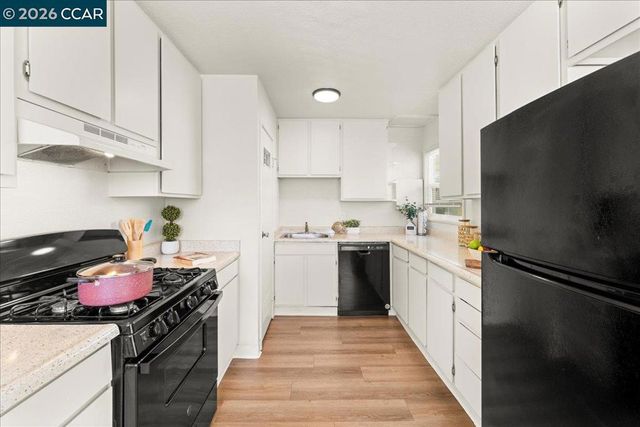 4137 West St, Oakland, CA 94608