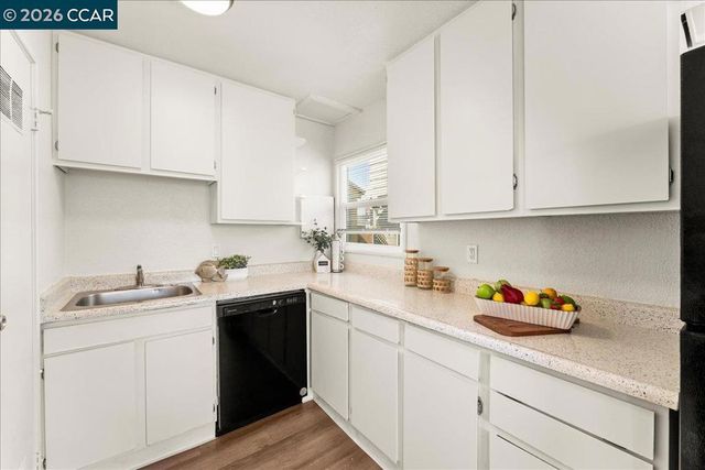 4137 West St, Oakland, CA 94608