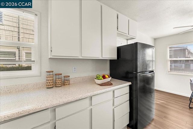 4137 West St, Oakland, CA 94608