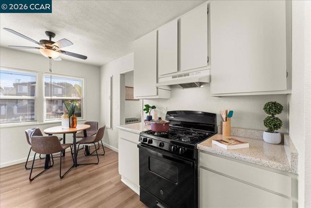 4137 West St, Oakland, CA 94608