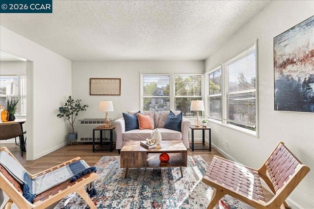 4137 West St, Oakland, CA 94608