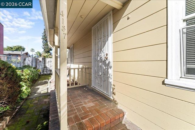 4137 West St, Oakland, CA 94608