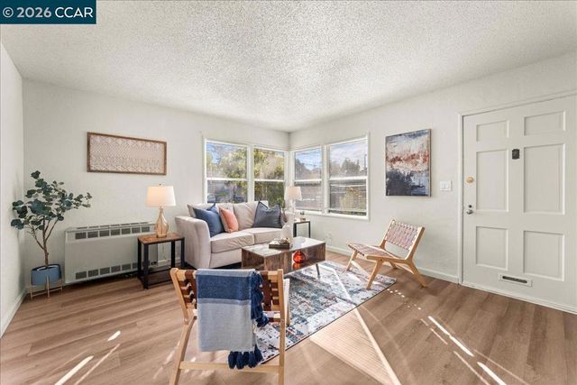 4137 West St, Oakland, CA 94608