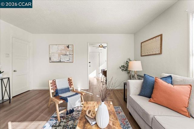 4137 West St, Oakland, CA 94608