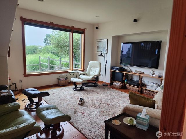 337 S Butter Clam Street SW, Ocean Shores, WA 98569