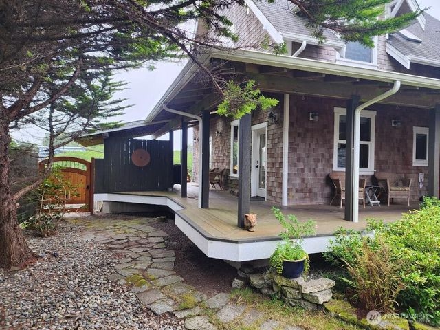 337 S Butter Clam Street SW, Ocean Shores, WA 98569