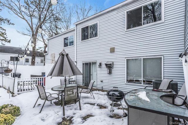 47 Max Court, Islandia, NY 11749