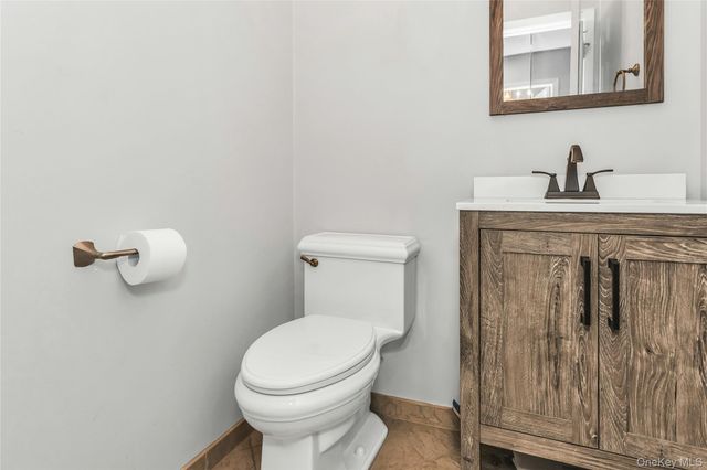 47 Max Court, Islandia, NY 11749