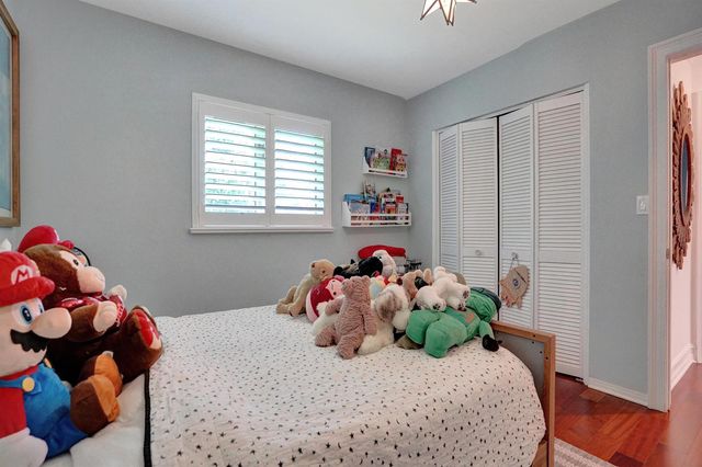 2749 NE 35th Drive, Fort Lauderdale, FL 33308