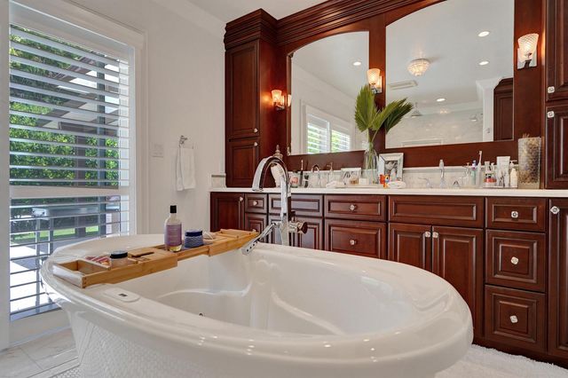 2749 NE 35th Drive, Fort Lauderdale, FL 33308