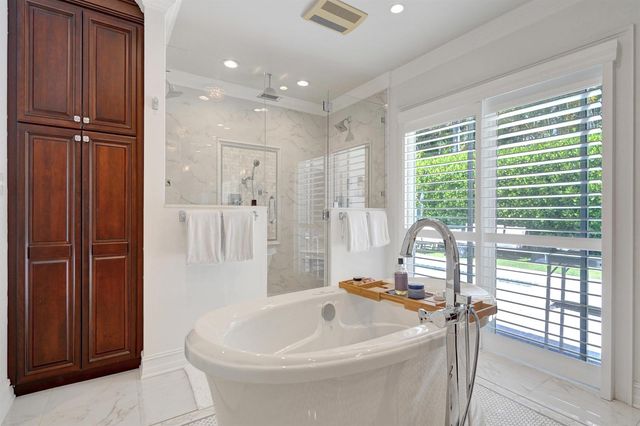 2749 NE 35th Drive, Fort Lauderdale, FL 33308