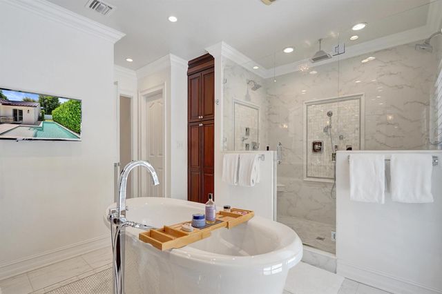 2749 NE 35th Drive, Fort Lauderdale, FL 33308