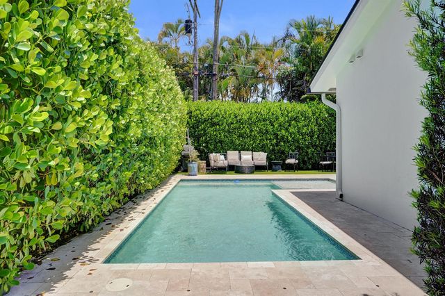 2749 NE 35th Drive, Fort Lauderdale, FL 33308