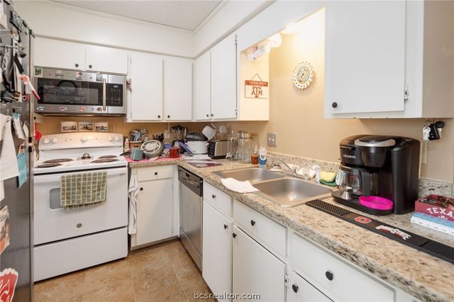 204 Harvard Court, College Station, TX 77840