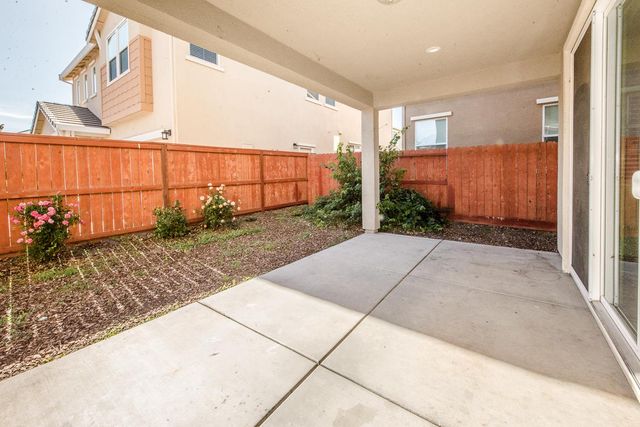 8434 Stellata Ln, Elk Grove, CA 95758