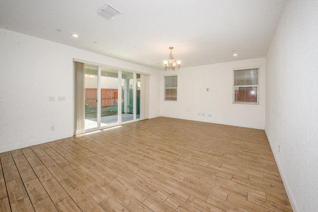8434 Stellata Ln, Elk Grove, CA 95758