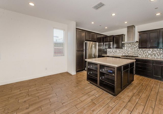 8434 Stellata Ln, Elk Grove, CA 95758