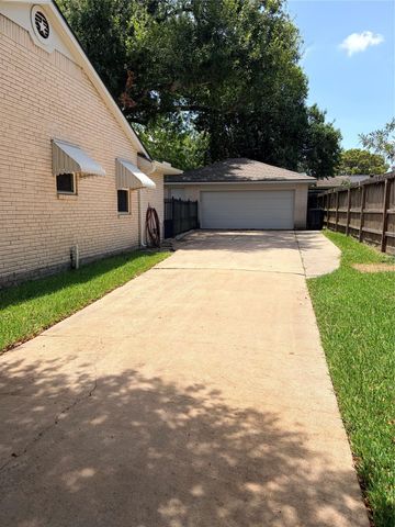 15930 Buccaneer Lane, Houston, TX 77062