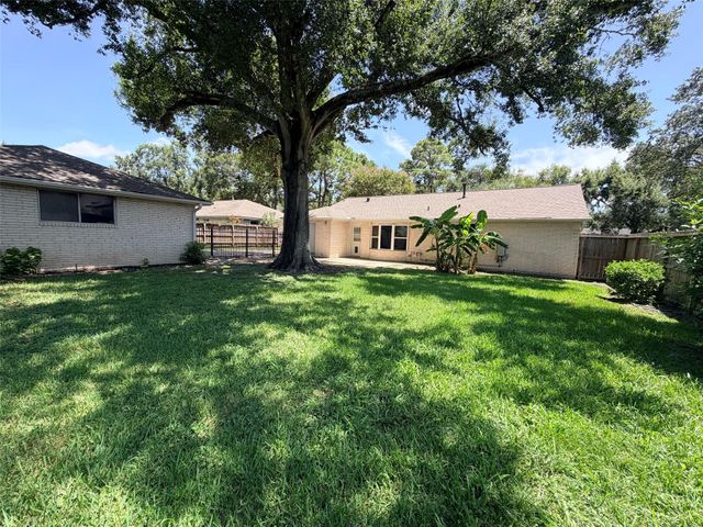 15930 Buccaneer Lane, Houston, TX 77062