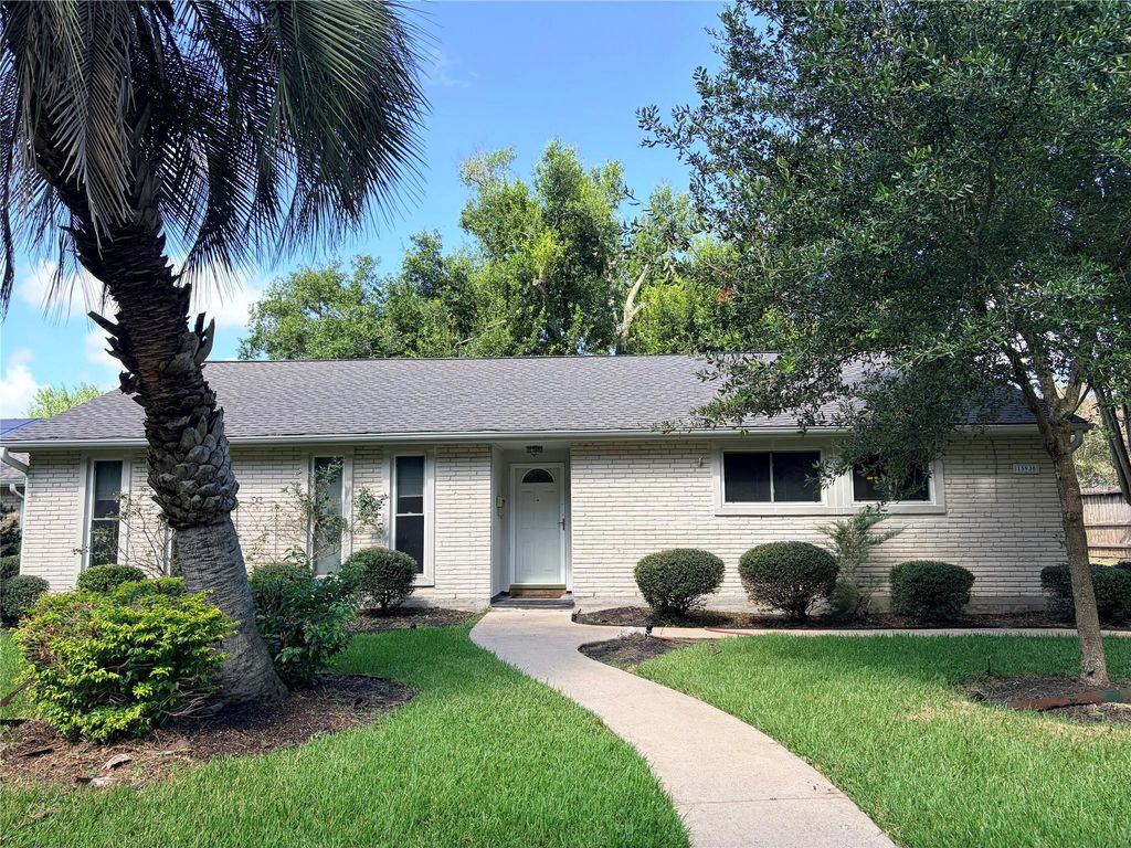 15930 Buccaneer Lane, Houston, TX 77062