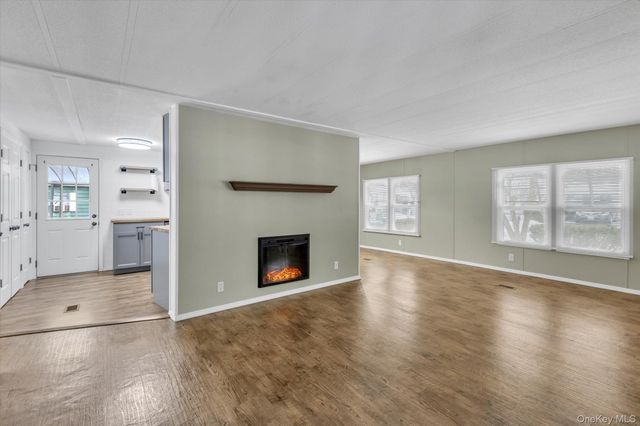 525-183 Riverleigh Avenue 183, Riverhead, NY 11901