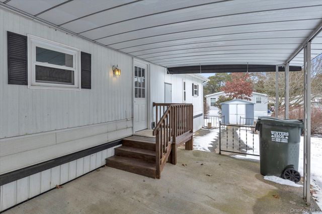 525-183 Riverleigh Avenue 183, Riverhead, NY 11901