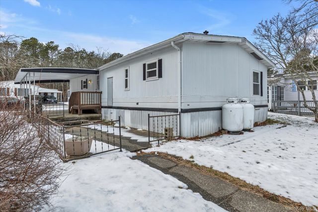 525-183 Riverleigh Avenue 183, Riverhead, NY 11901