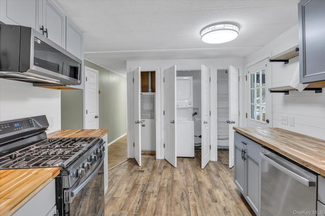 525-183 Riverleigh Avenue 183, Riverhead, NY 11901