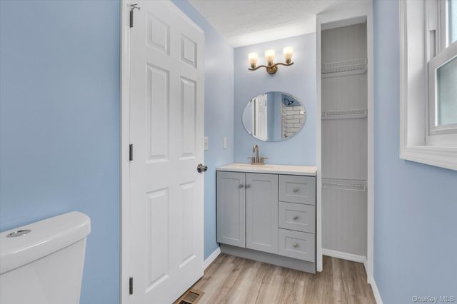 525-183 Riverleigh Avenue 183, Riverhead, NY 11901