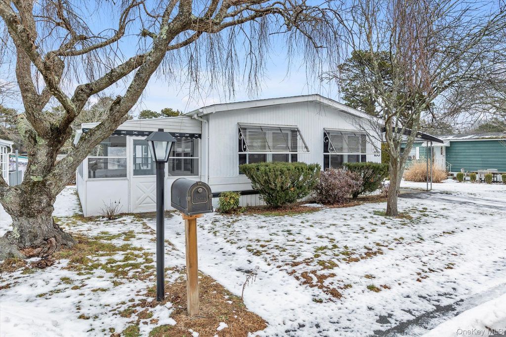 525-183 Riverleigh Avenue 183, Riverhead, NY 11901