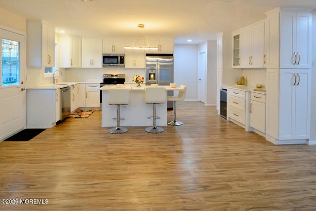 8 Abbey Lane, Manchester, NJ 08759