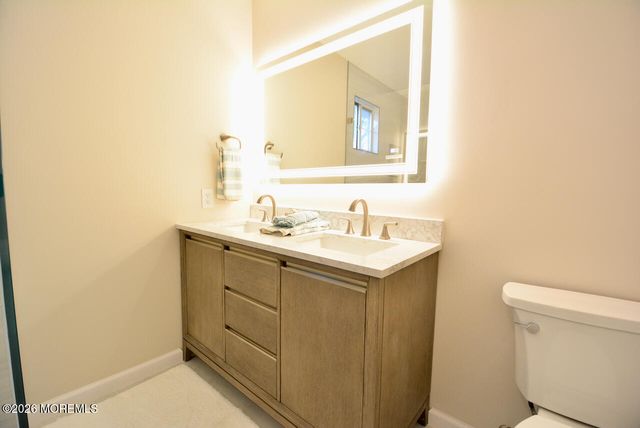 8 Abbey Lane, Manchester, NJ 08759